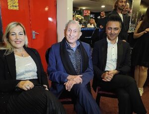 Tiyatro Efsanesinden Rekor: Haldun Dormen 98 Yaşında Yönetmen Koltuğunda!