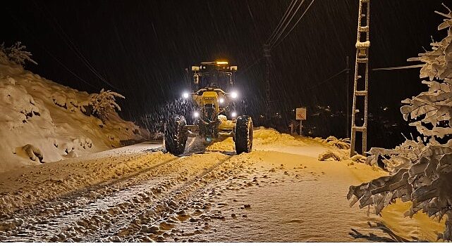 Konya Büyükşehir Kar Bereketinin Günlük Yaşamı Etkilememesi İçin 31 İlçede 1.885 Personel, 790 Araçla Mesaide